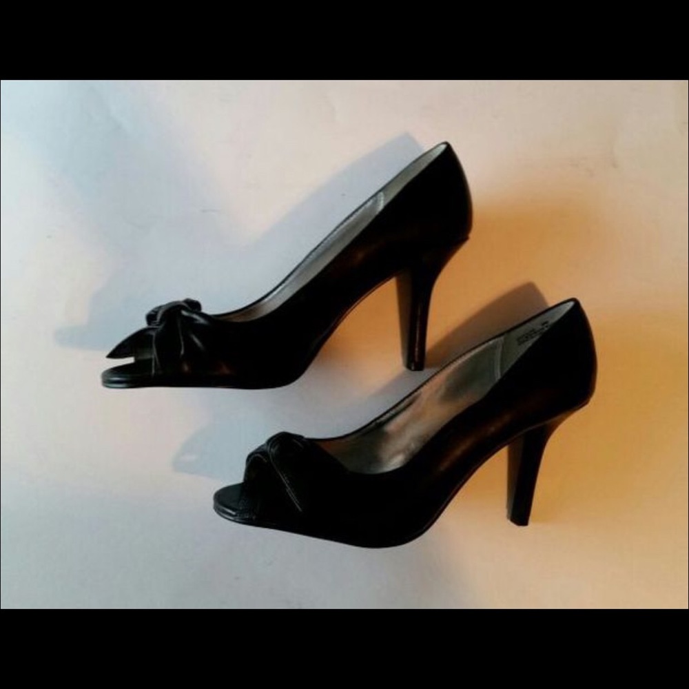 NWT Rampage Peeptoe Heels in Black
